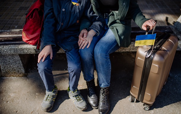 З України виїхали до 400 тисяч осіб за рік