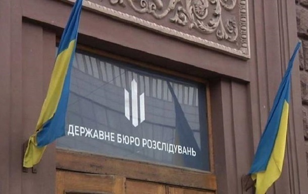 У родини посадовиці з Прикапаття конфіскують люксове авто