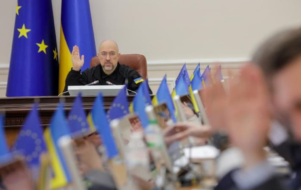 Уряд майже удвічі знизив тариф на електроенергію для надвисоких обсягів