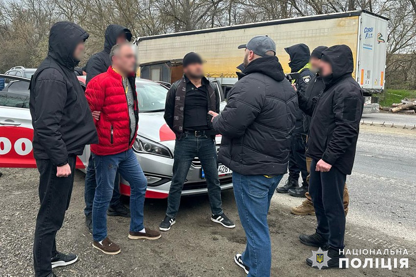 На Хмельниччині затримали іноземців за розбій і вимагання