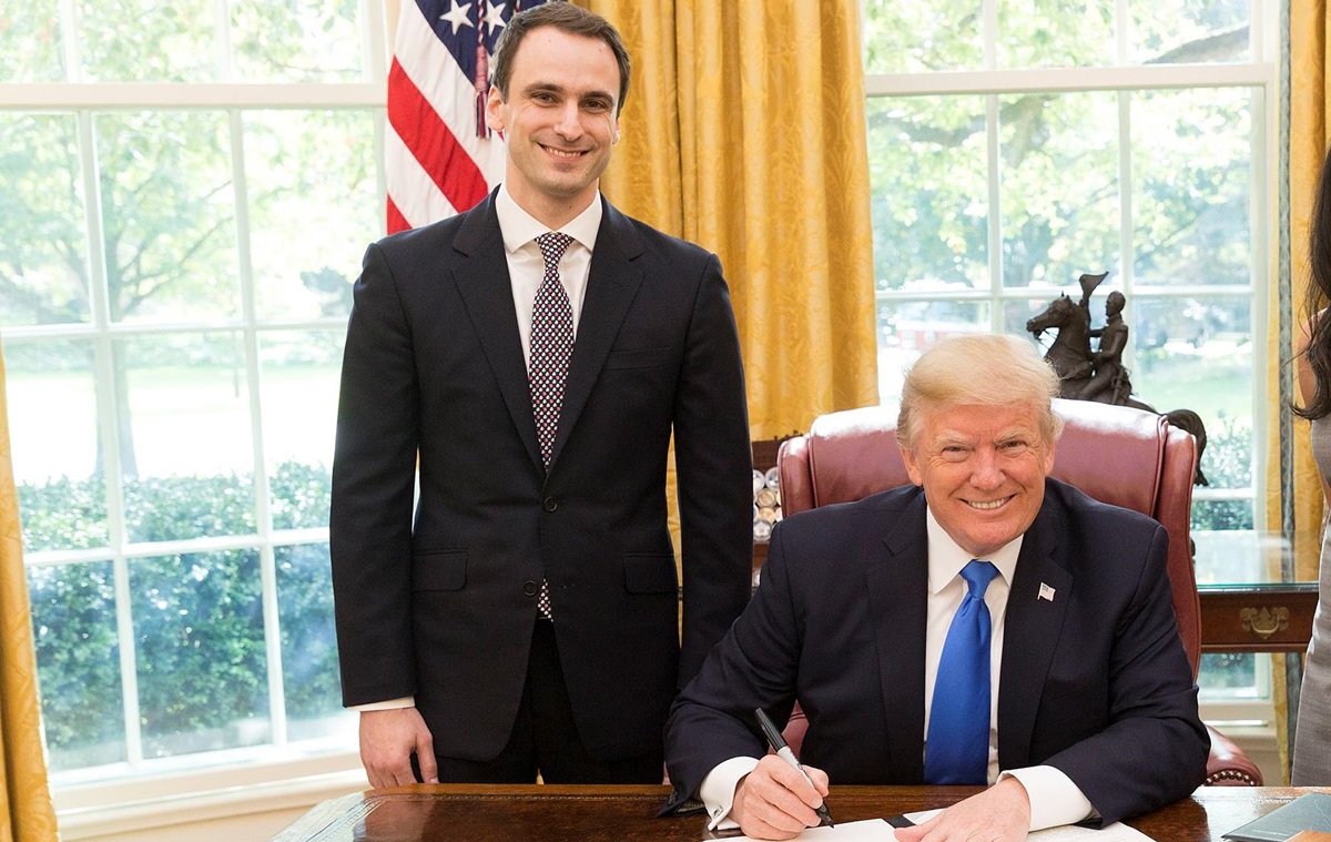 У Трампа заявили, що технології США можуть “маніпулювати простором і часом”