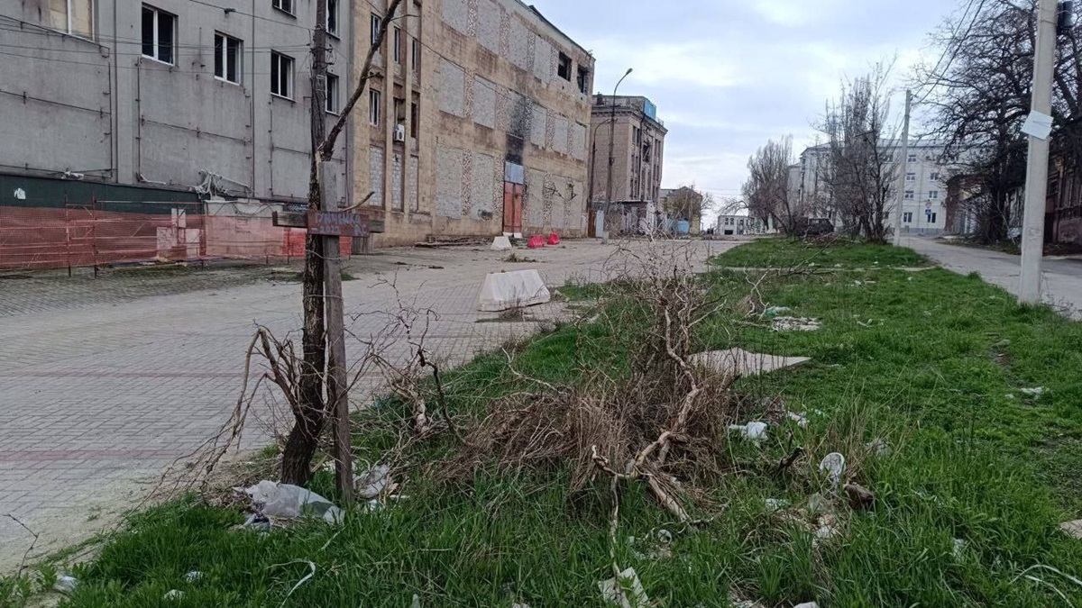 В Маріуполі продовжують виявляти могили загиблих на початку війни