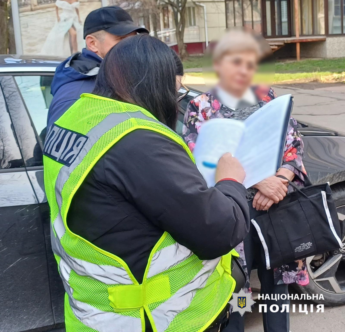 Жінка залучила кримінальників, щоб отримати $300 тис. від колишнього