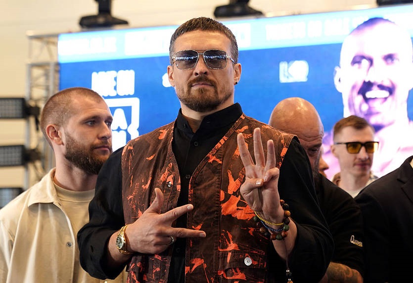 Підготовка до реваншу: Усик показав спаринг з ексчемпіоном Амосовим