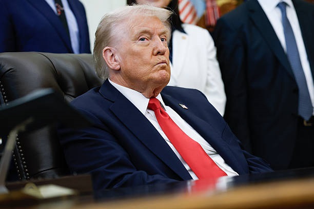 Новини світу - Трамп заявив про знищення “великої” субмарини з наркотиками для США