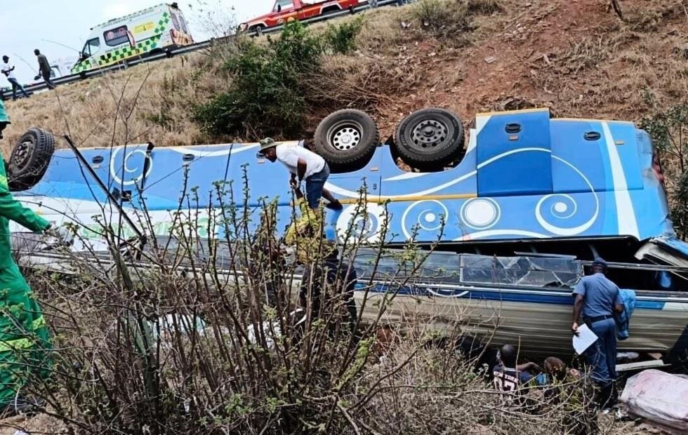 Новини світу - У ПАР перекинувся автобус: загинуло понад 40 людей