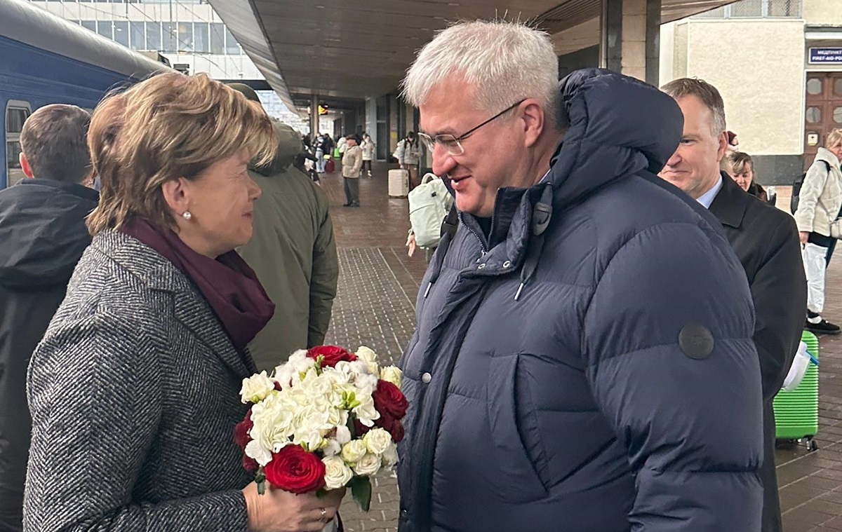 Глава МЗС Латвії прибула до Києва