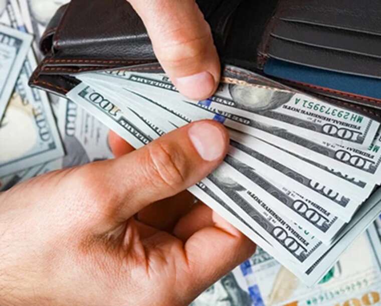 Родинний автопарк полковника Дмитрука як директор Монтажник-Україна оформлював майно на близьких з доходами у кілька тисяч гривень