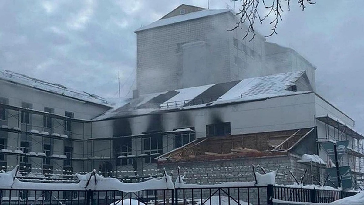 В російському Сиктивкарі стався вибух у будівлі МВС: є потерпілі