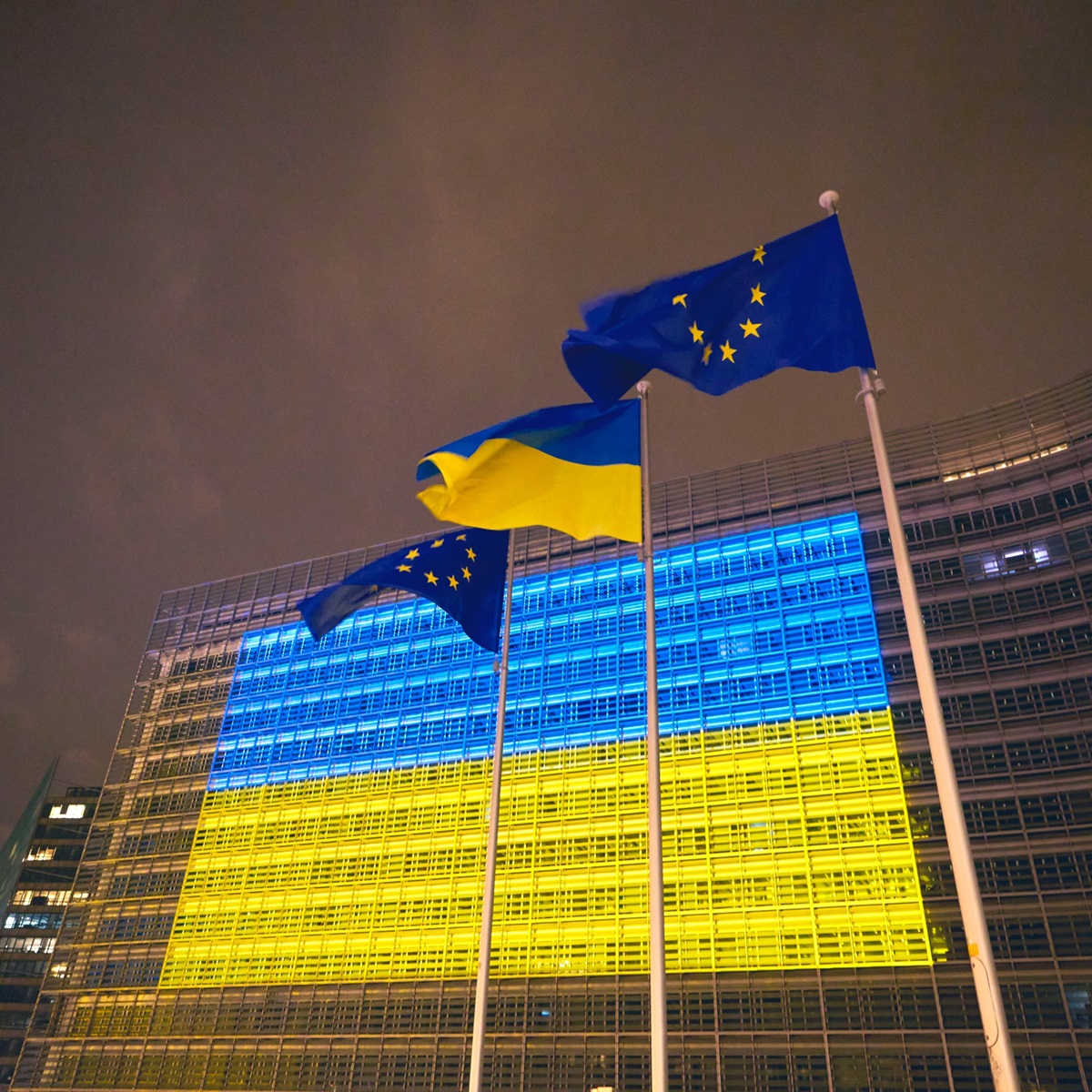 У Брюсселі будівлі ЄС засвітилися синьо-жовтим