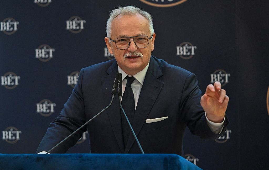 Київ передав Угорщині 35 тисяч тонн української нафти – ЗМІ